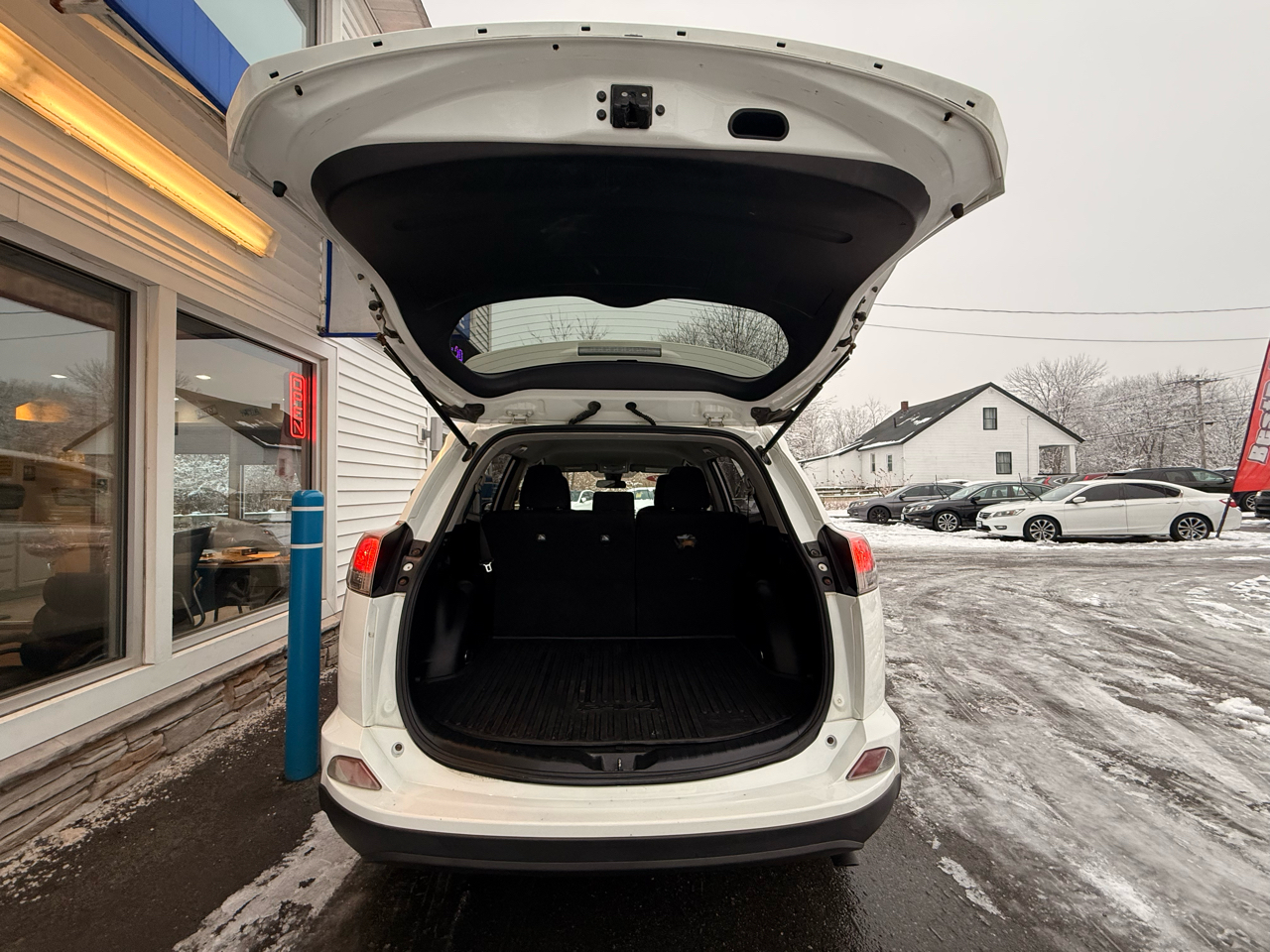 Toyota RAV4 LE AWD (Natl) 2018