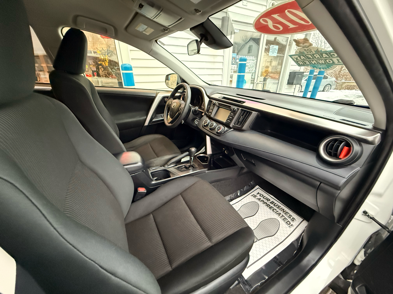 Toyota RAV4 LE AWD (Natl) 2018