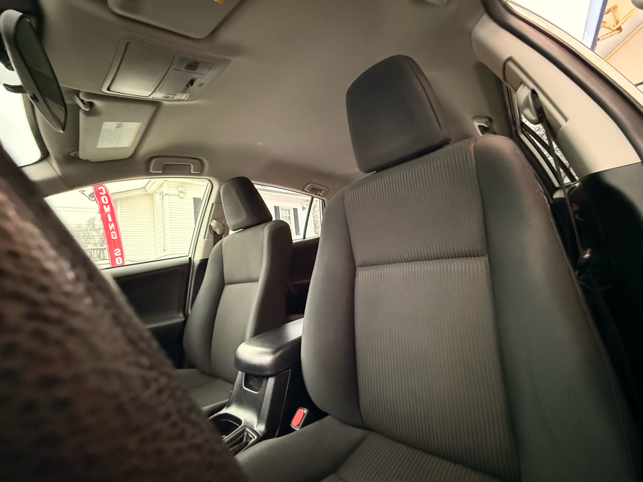 Toyota RAV4 LE AWD (Natl) 2018