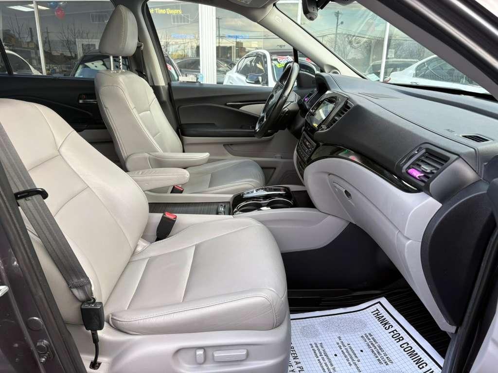Honda Pilot Touring 7-Passenger AWD 2019