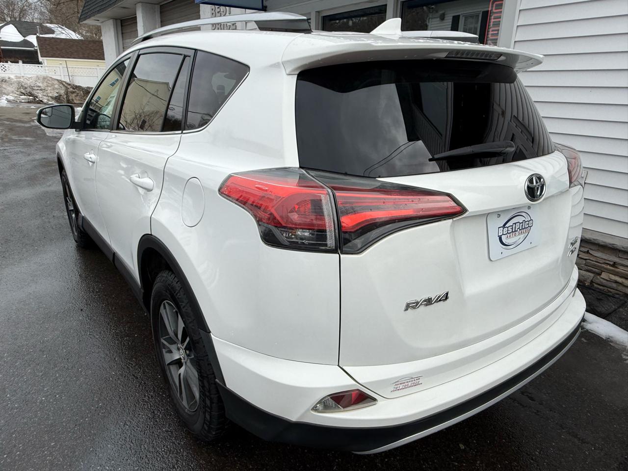 Toyota RAV4 AWD 4dr XLE (Natl) 2016