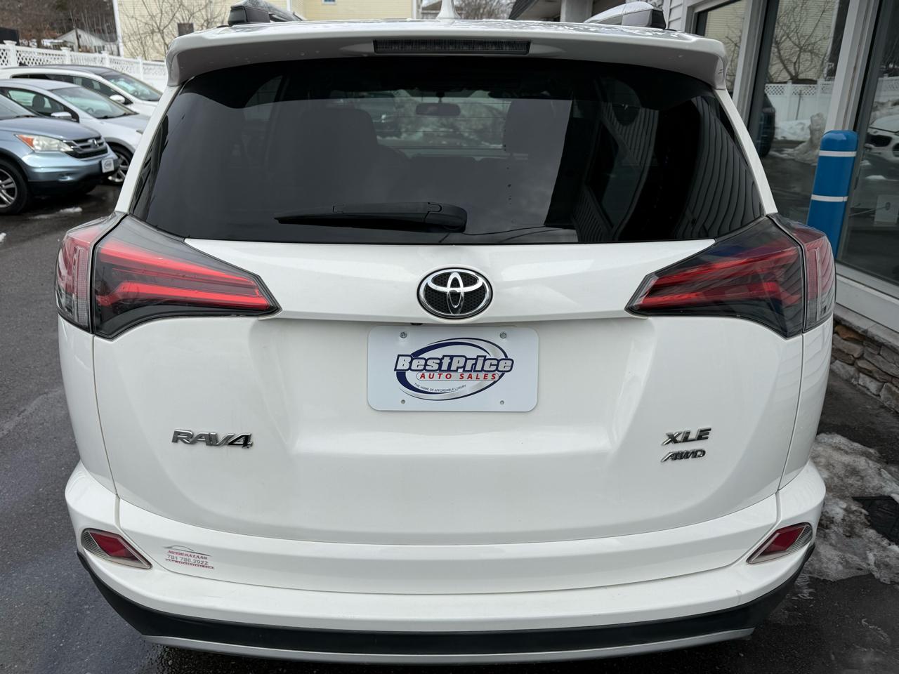 Toyota RAV4 AWD 4dr XLE (Natl) 2016