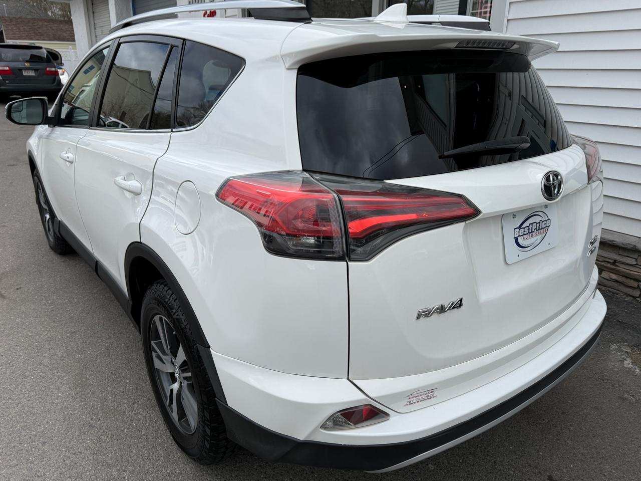Toyota RAV4 AWD 4dr XLE (Natl) 2016