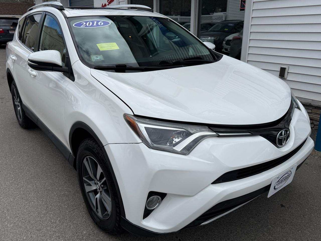 Toyota RAV4 AWD 4dr XLE (Natl) 2016