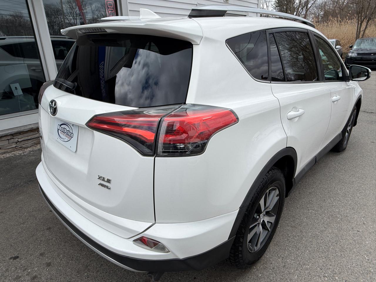 Toyota RAV4 AWD 4dr XLE (Natl) 2016