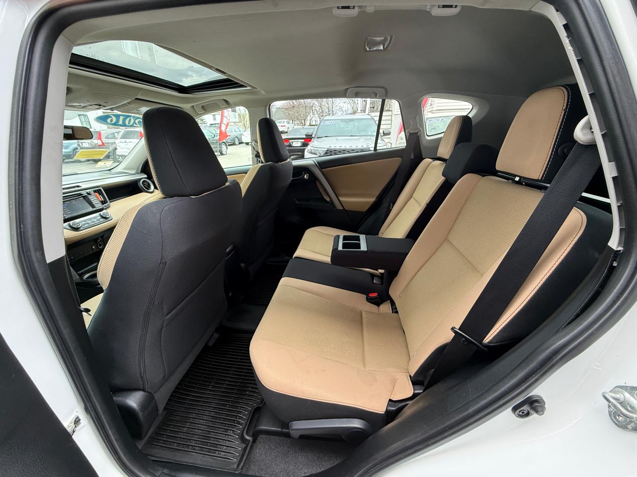 Toyota RAV4 AWD 4dr XLE (Natl) 2016