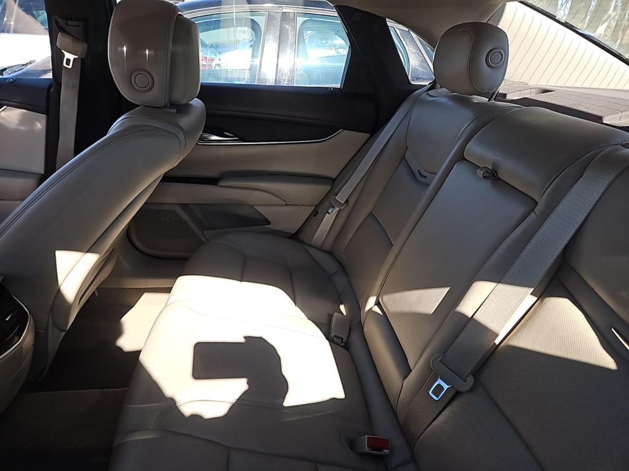 Cadillac XTS 4dr Sdn FWD 2013