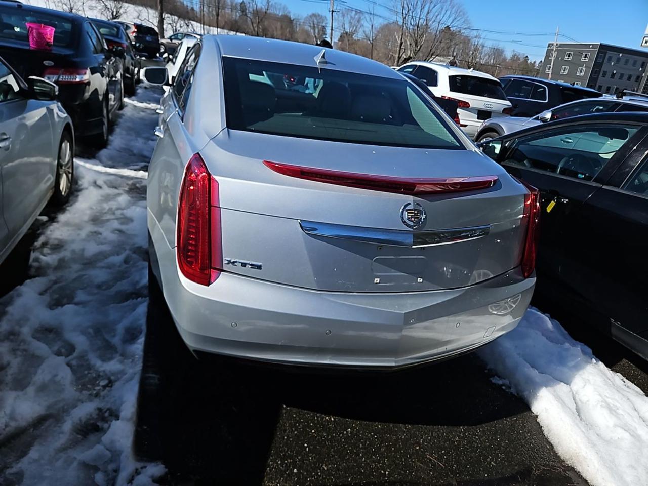 Cadillac XTS 4dr Sdn FWD 2013