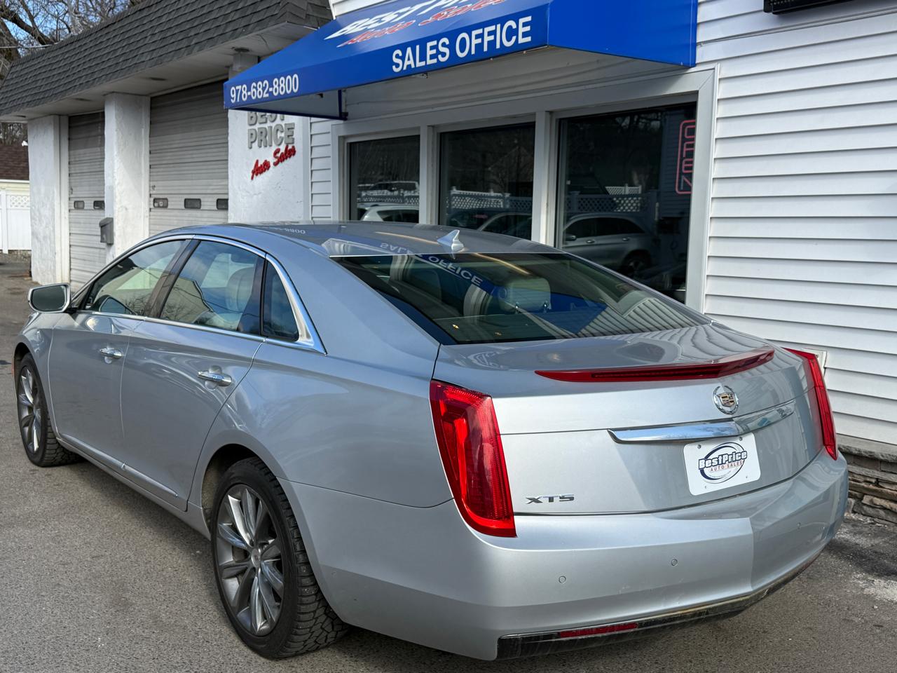 Cadillac XTS 4dr Sdn FWD 2013