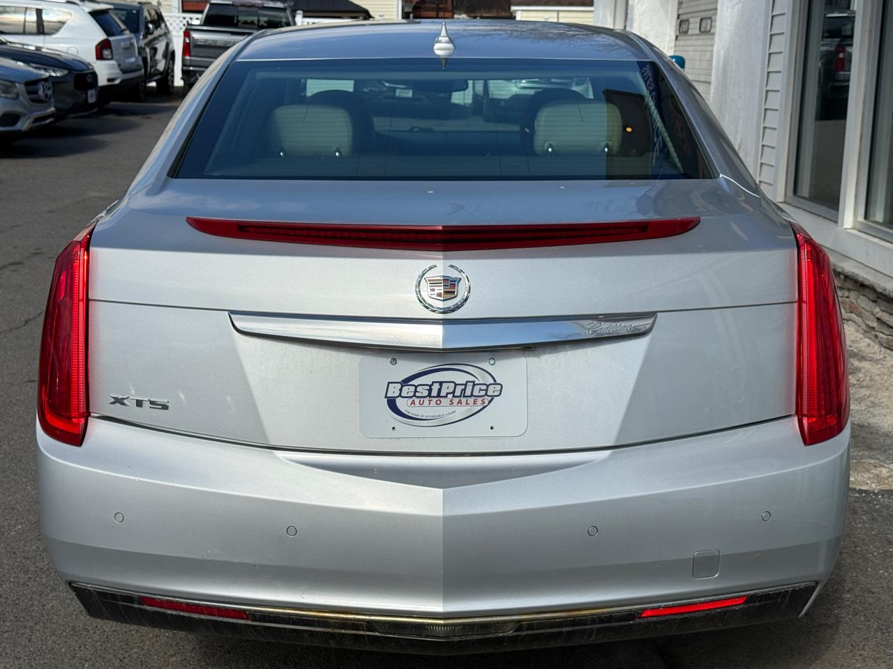 Cadillac XTS 4dr Sdn FWD 2013