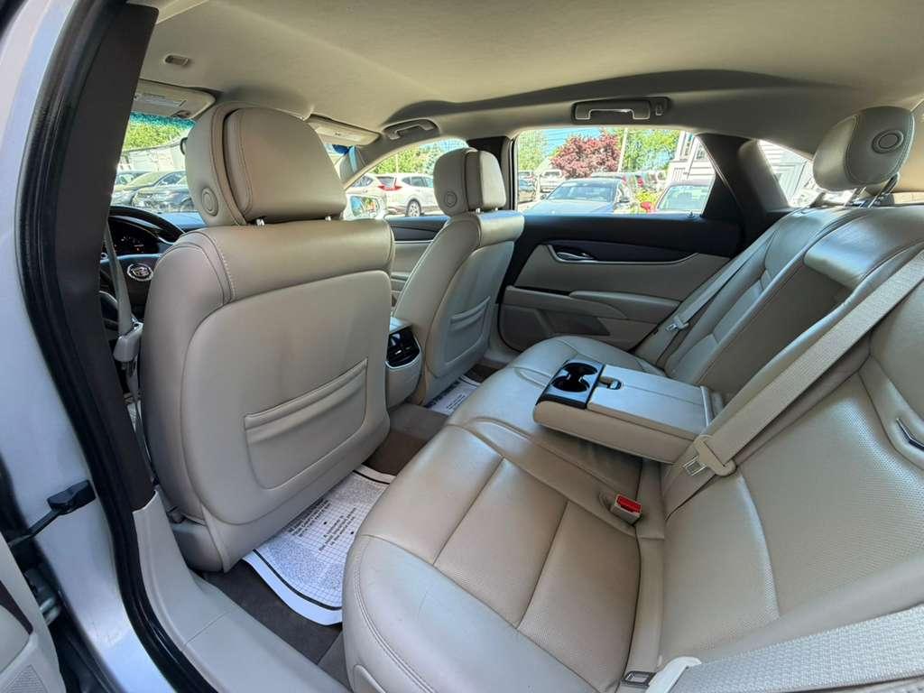 Cadillac XTS 4dr Sdn FWD 2013