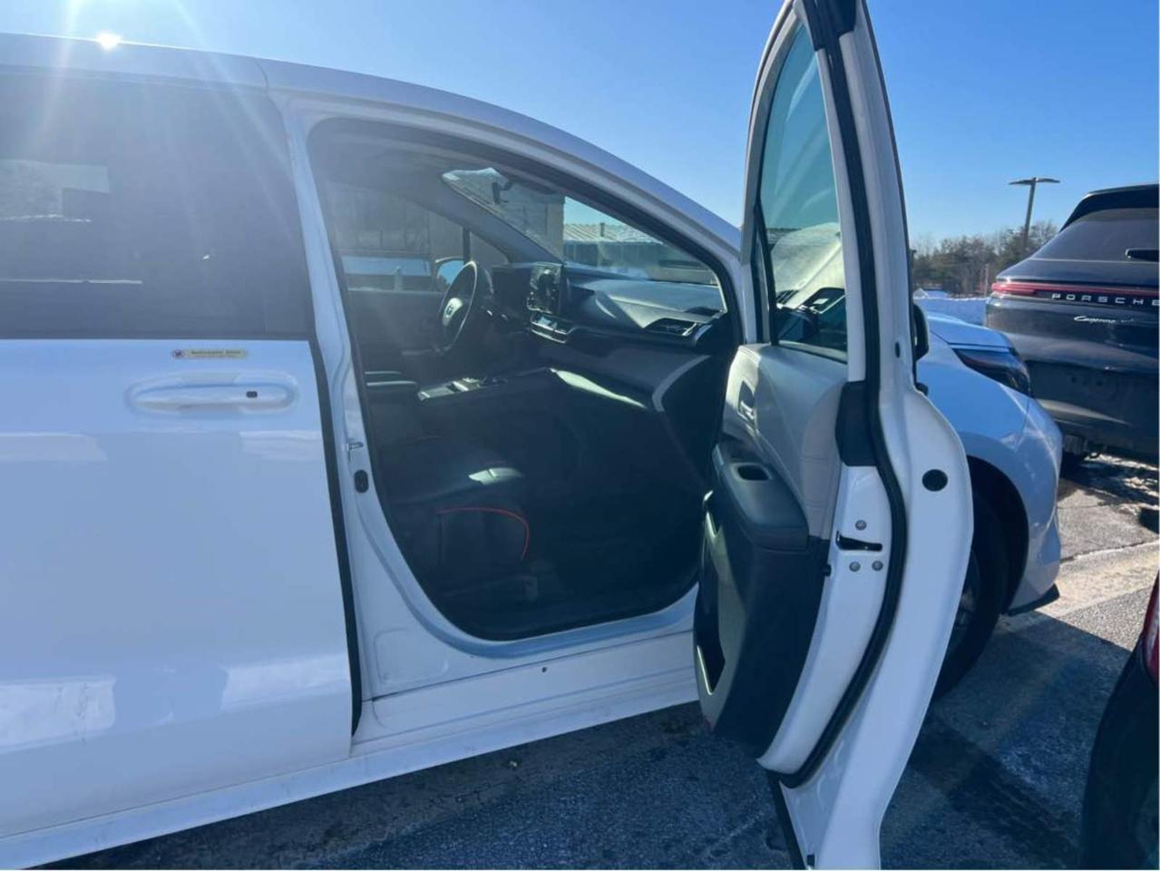 Toyota Sienna LE FWD 8-Passenger (Natl) 2021