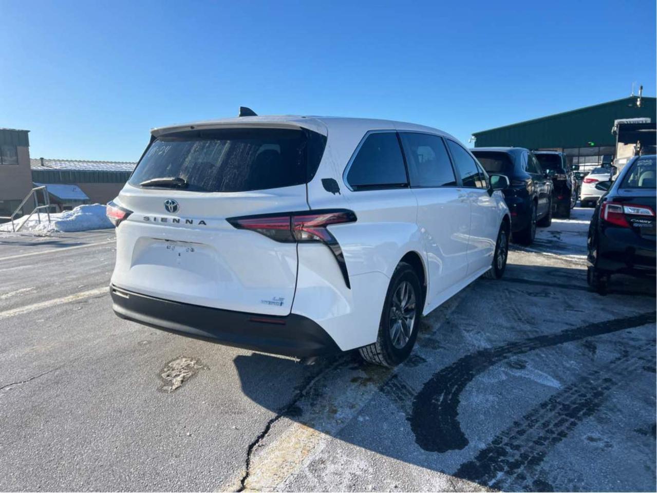 Toyota Sienna LE FWD 8-Passenger (Natl) 2021