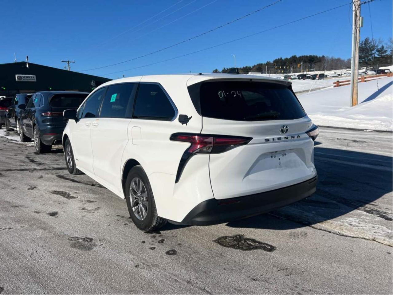 Toyota Sienna LE FWD 8-Passenger (Natl) 2021
