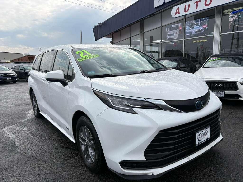 Toyota Sienna LE FWD 8-Passenger (Natl) 2021