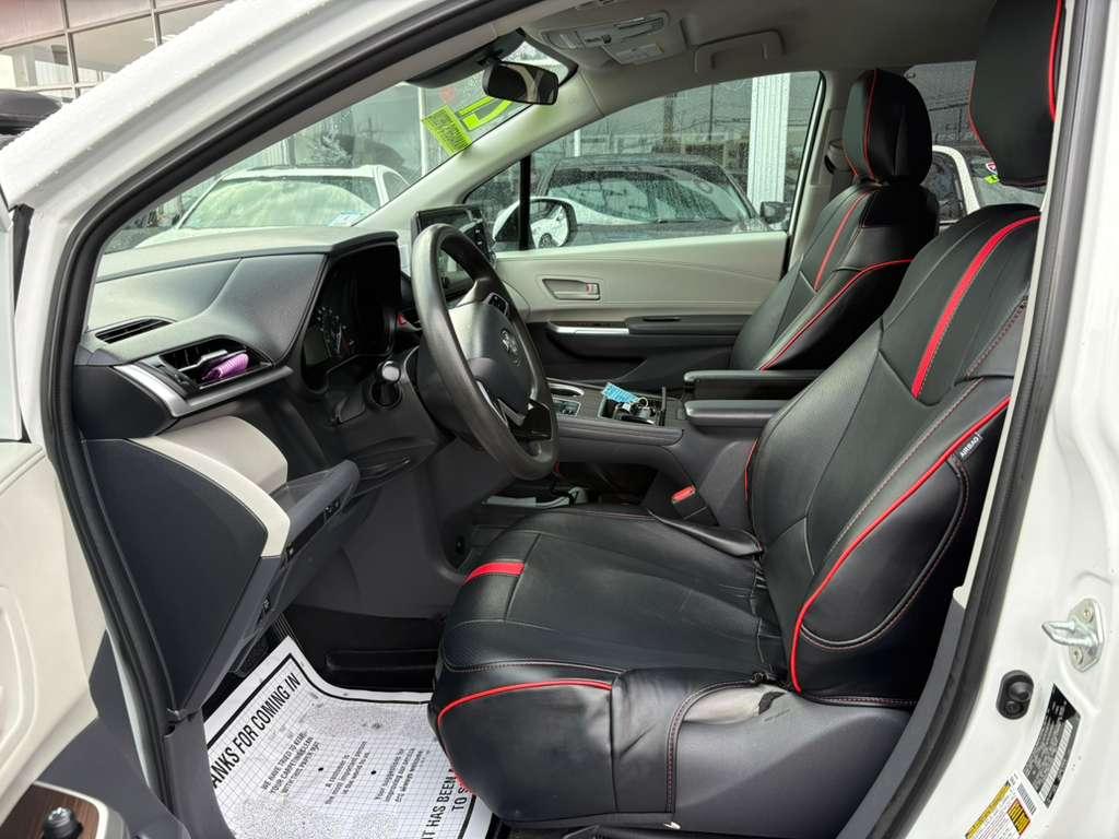 Toyota Sienna LE FWD 8-Passenger (Natl) 2021