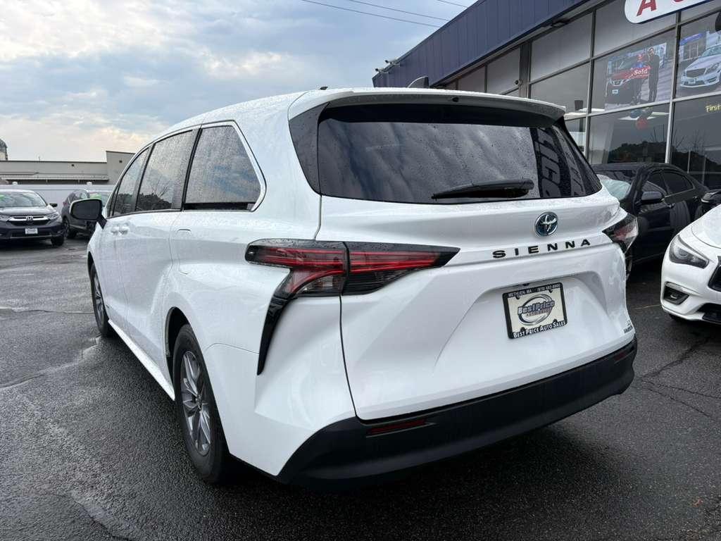 Toyota Sienna LE FWD 8-Passenger (Natl) 2021
