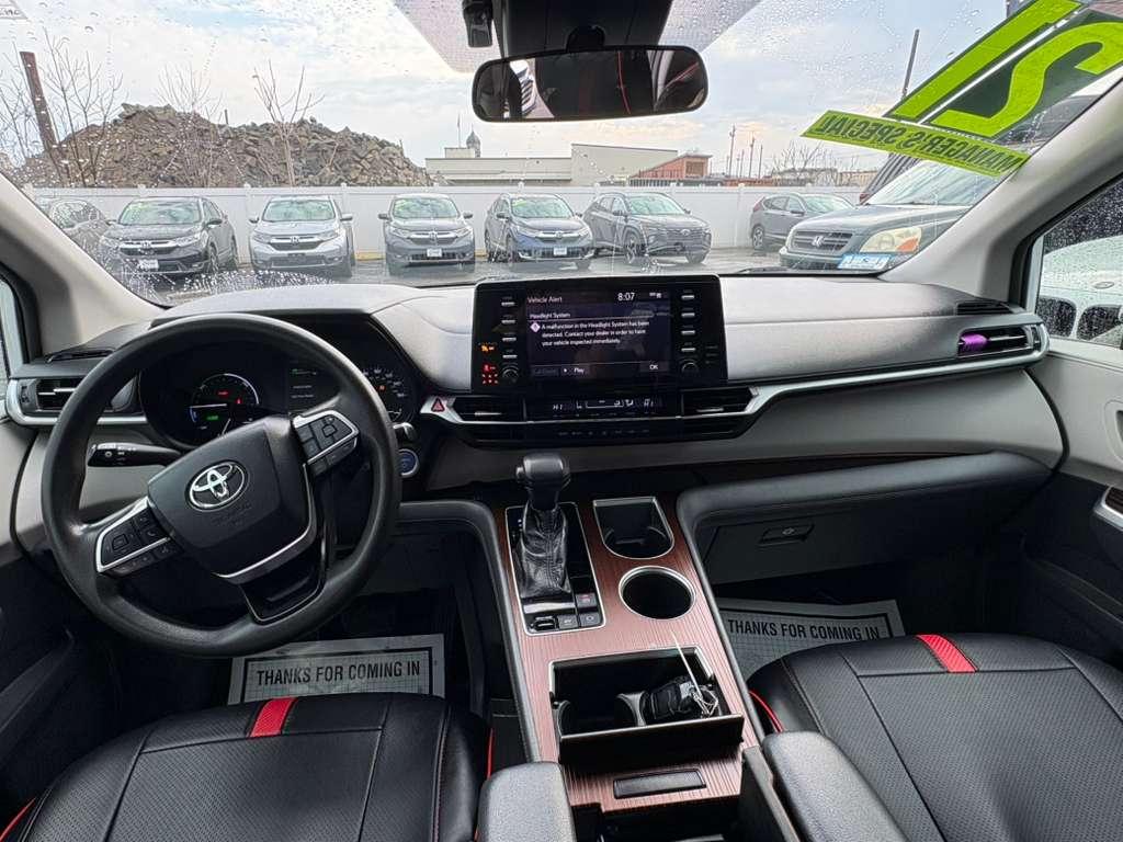 Toyota Sienna LE FWD 8-Passenger (Natl) 2021