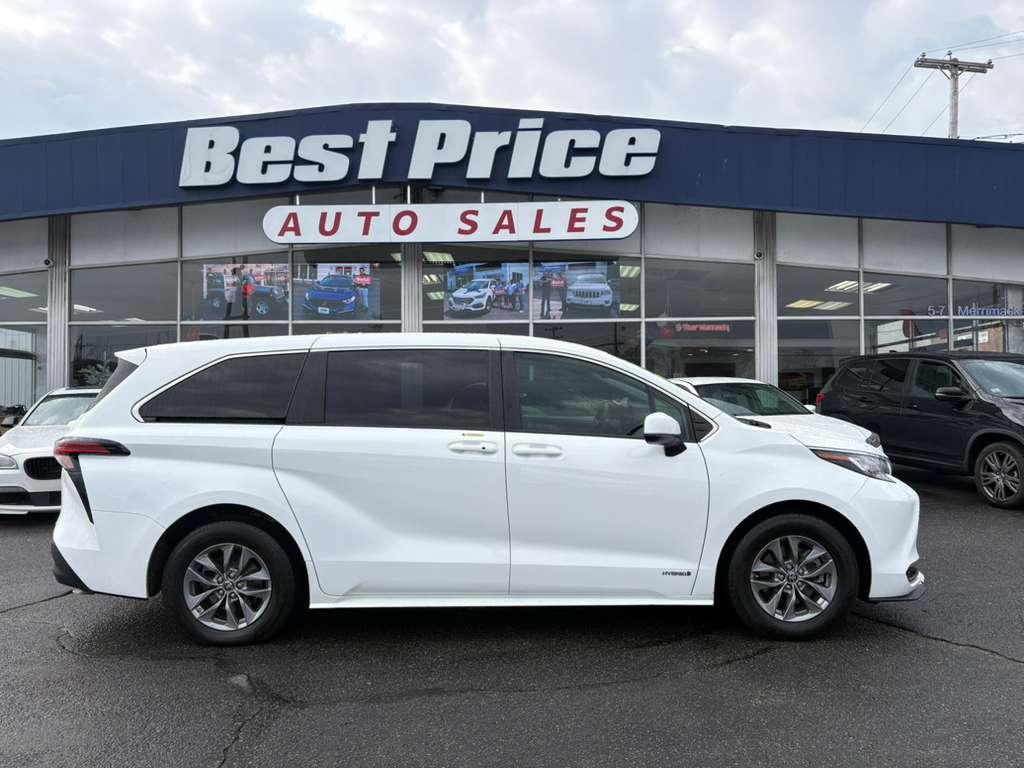 Toyota Sienna LE FWD 8-Passenger (Natl) 2021