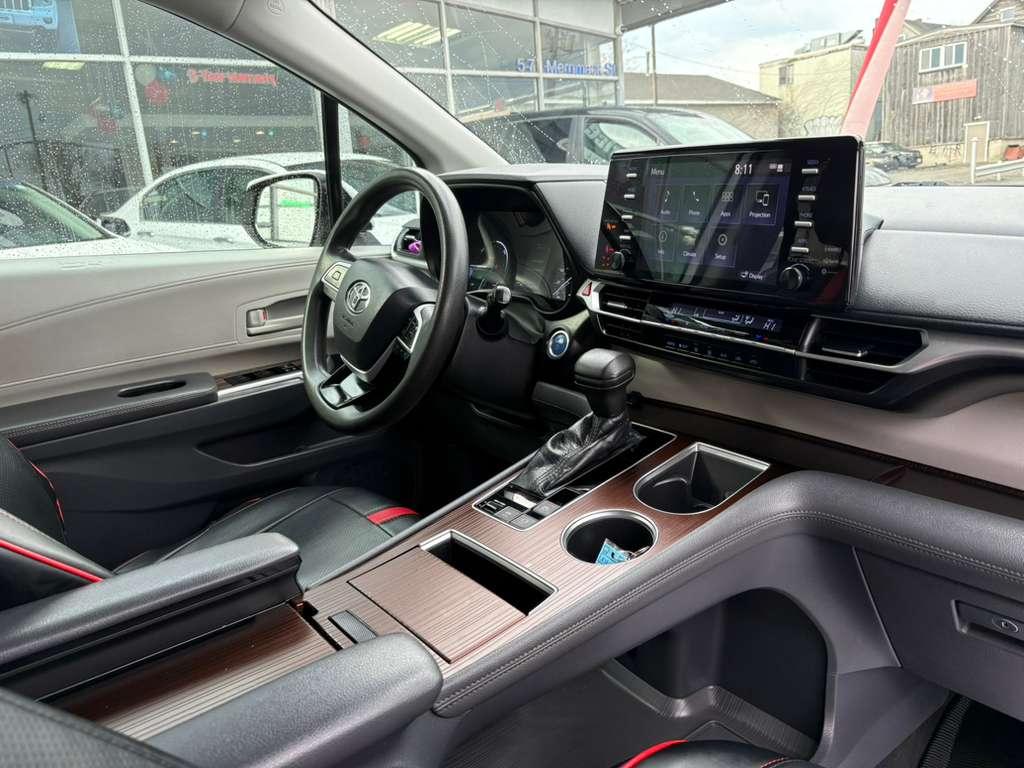 Toyota Sienna LE FWD 8-Passenger (Natl) 2021