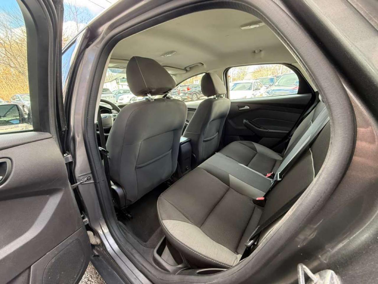 Ford Focus 4dr Sdn SE 2014