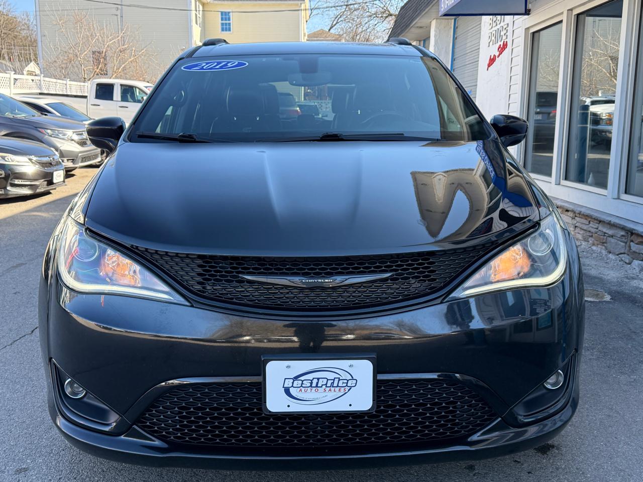 Chrysler Pacifica Touring L FWD 2019