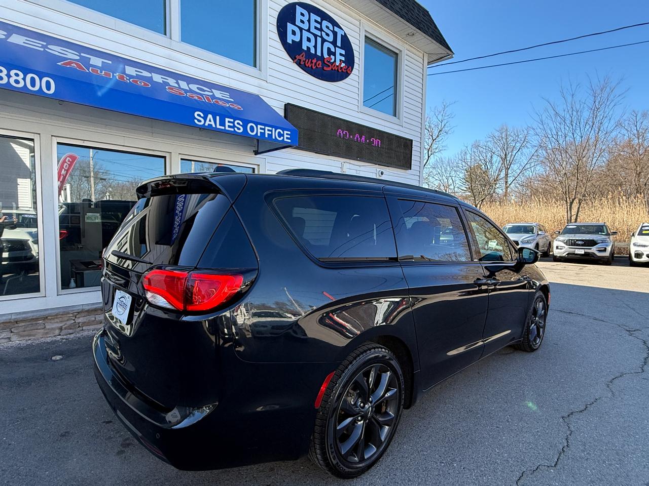 Chrysler Pacifica Touring L FWD 2019