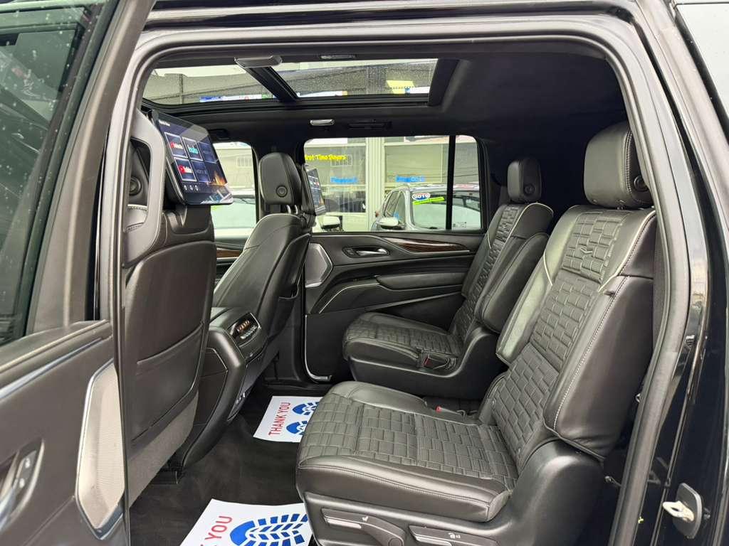 Cadillac Escalade ESV 4WD 4dr Sport Platinum 2023
