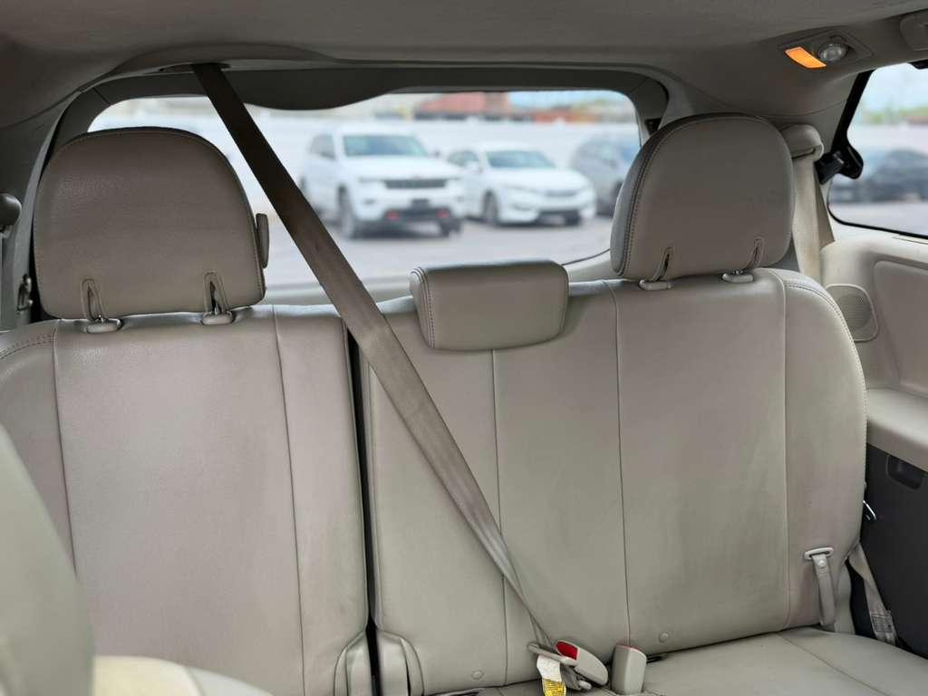 Toyota Sienna 5dr 7-Pass Van V6 Ltd AWD (Natl) 2014