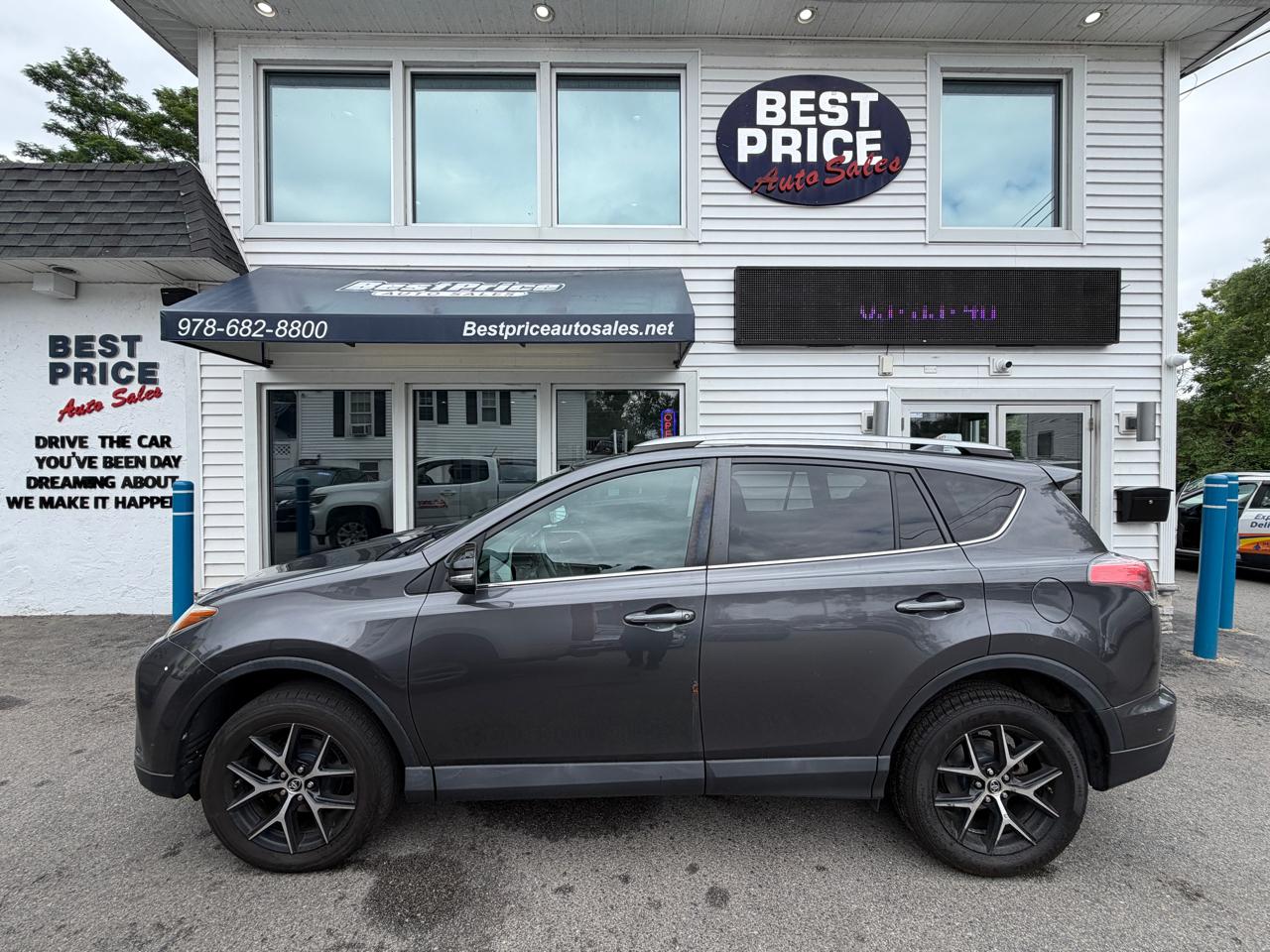 Toyota RAV4 SE AWD (Natl) 2017