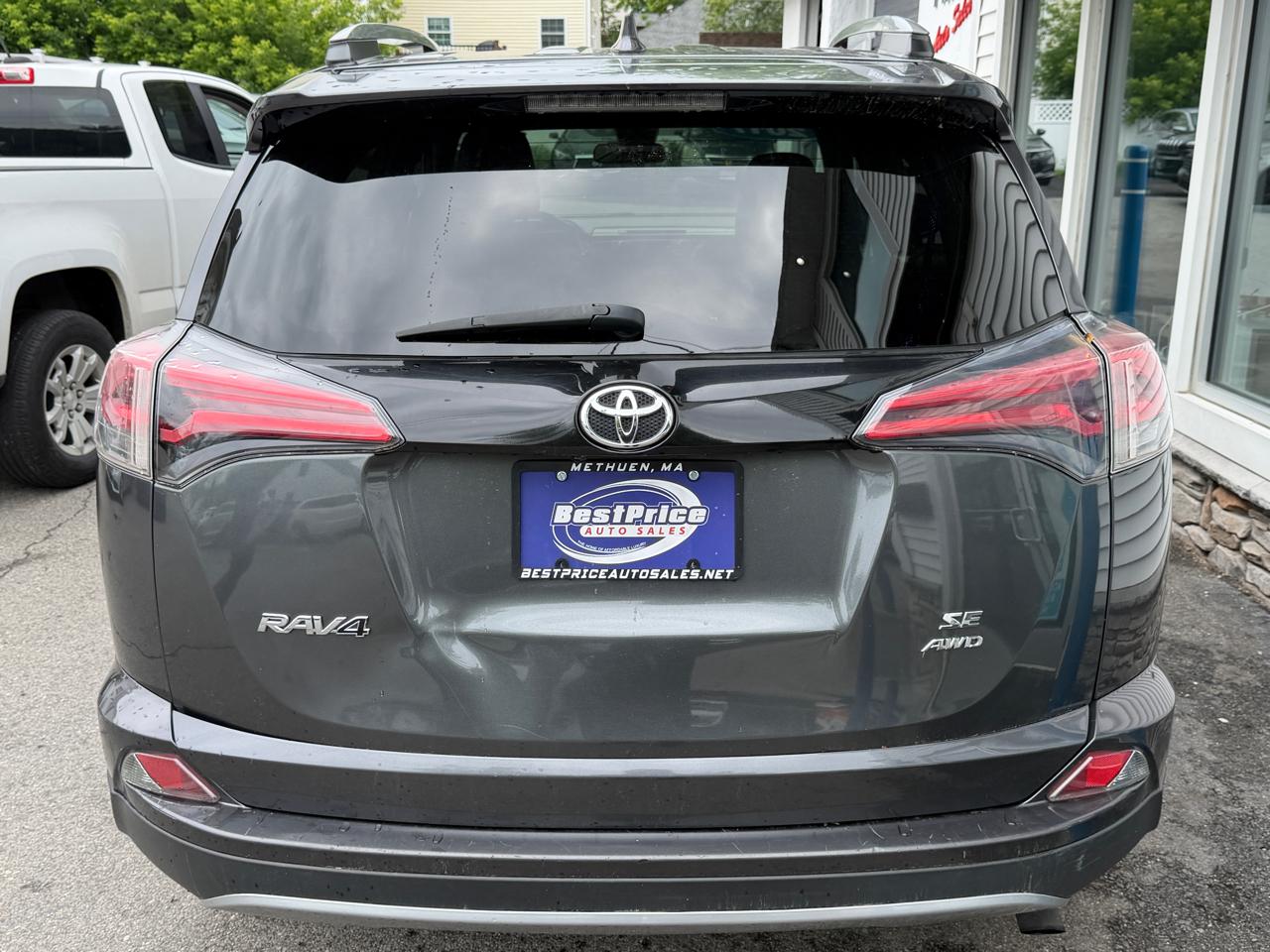 Toyota RAV4 SE AWD (Natl) 2017