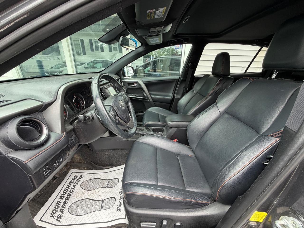 Toyota RAV4 SE AWD (Natl) 2017