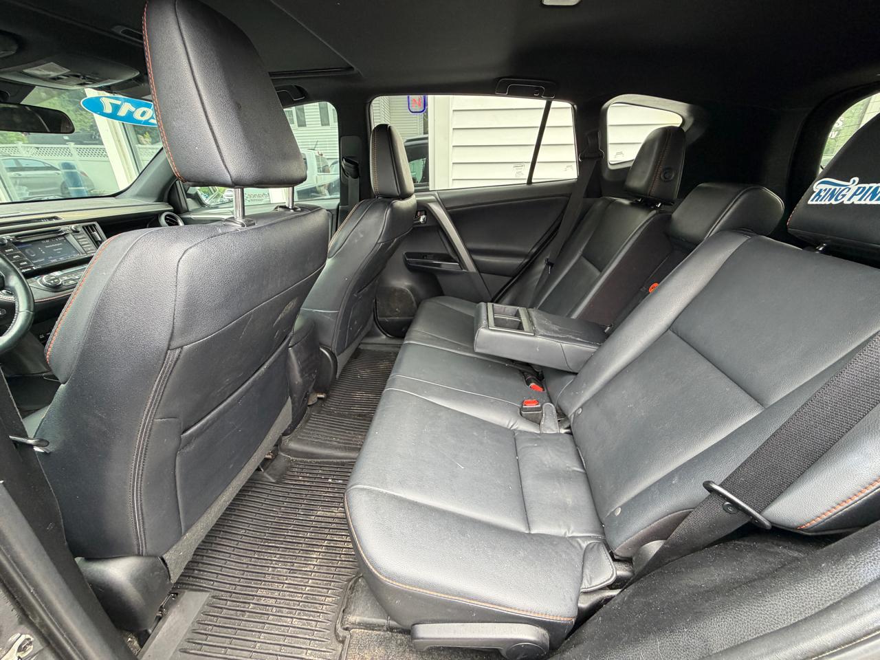 Toyota RAV4 SE AWD (Natl) 2017