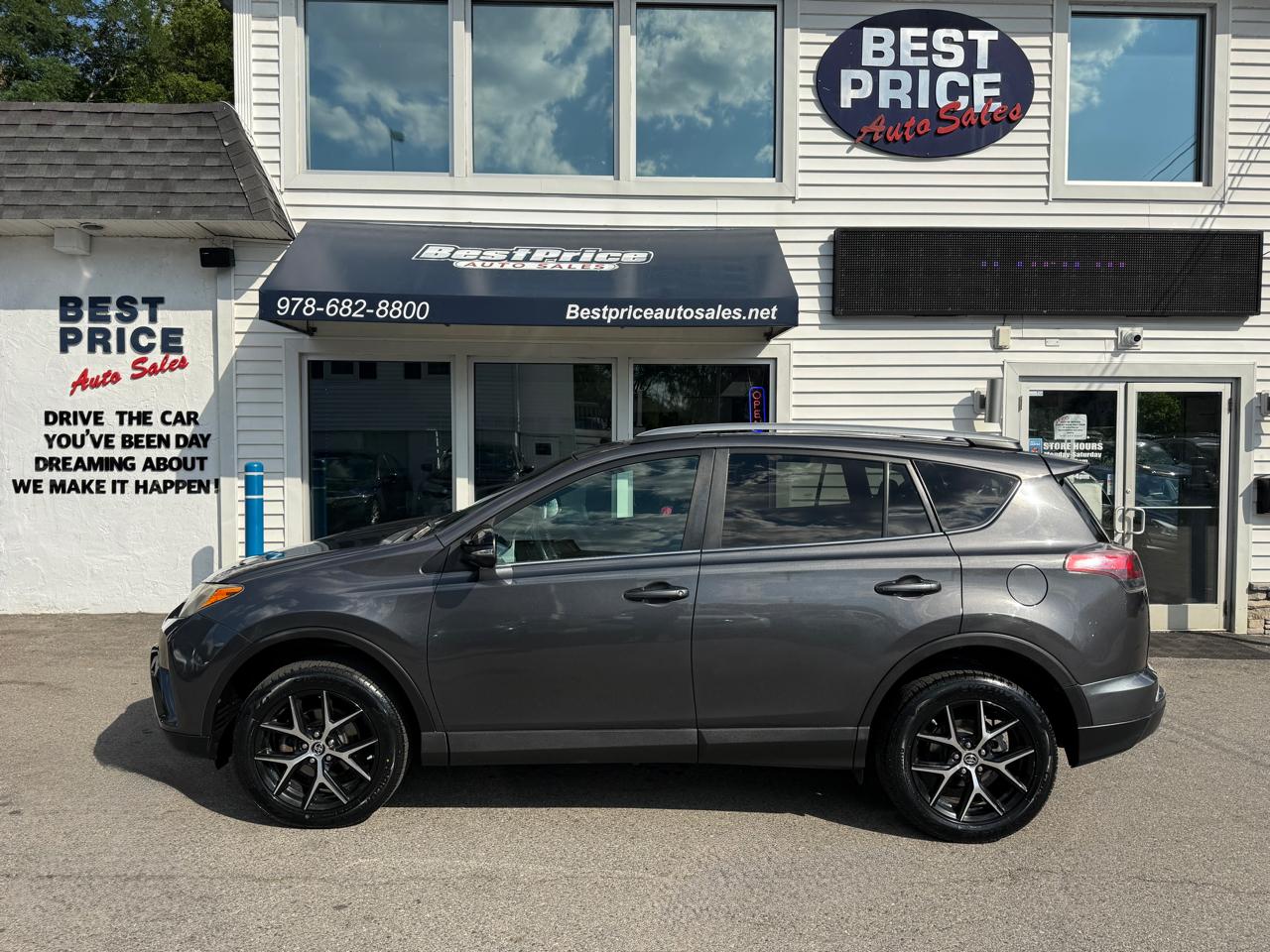 Toyota RAV4 SE AWD (Natl) 2017