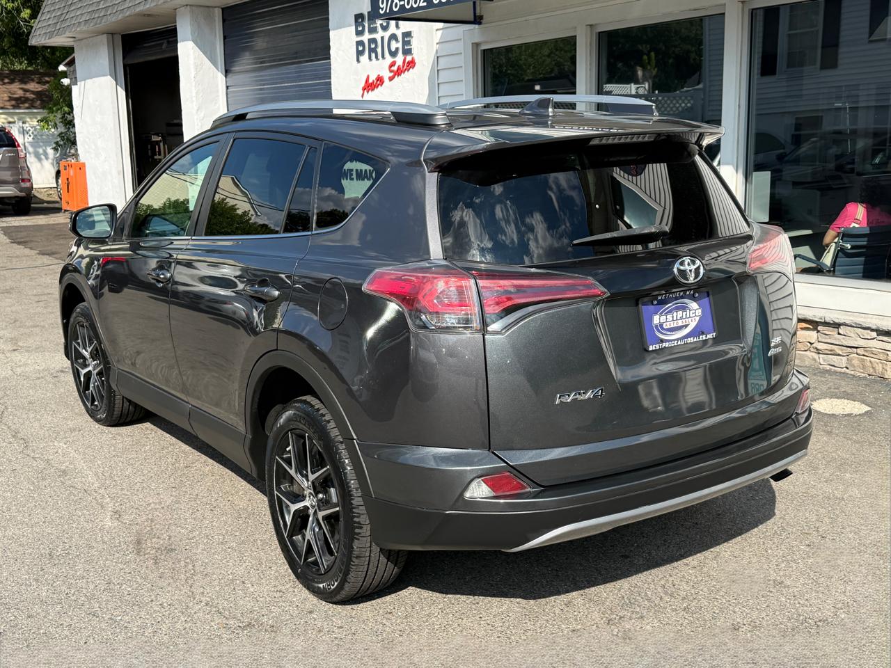 Toyota RAV4 SE AWD (Natl) 2017