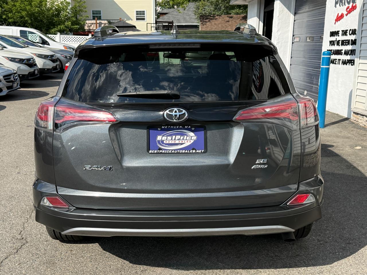 Toyota RAV4 SE AWD (Natl) 2017