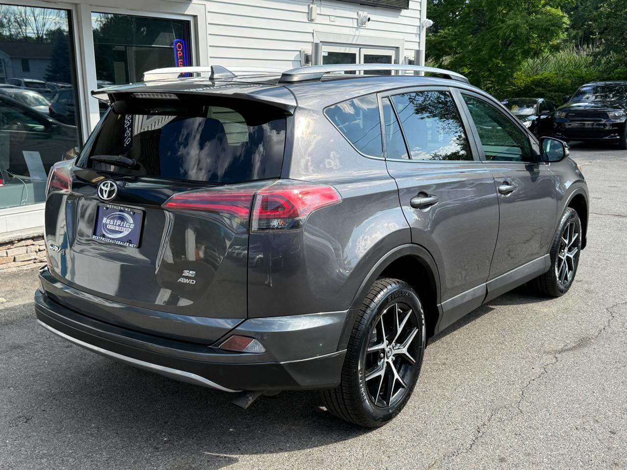 Toyota RAV4 SE AWD (Natl) 2017