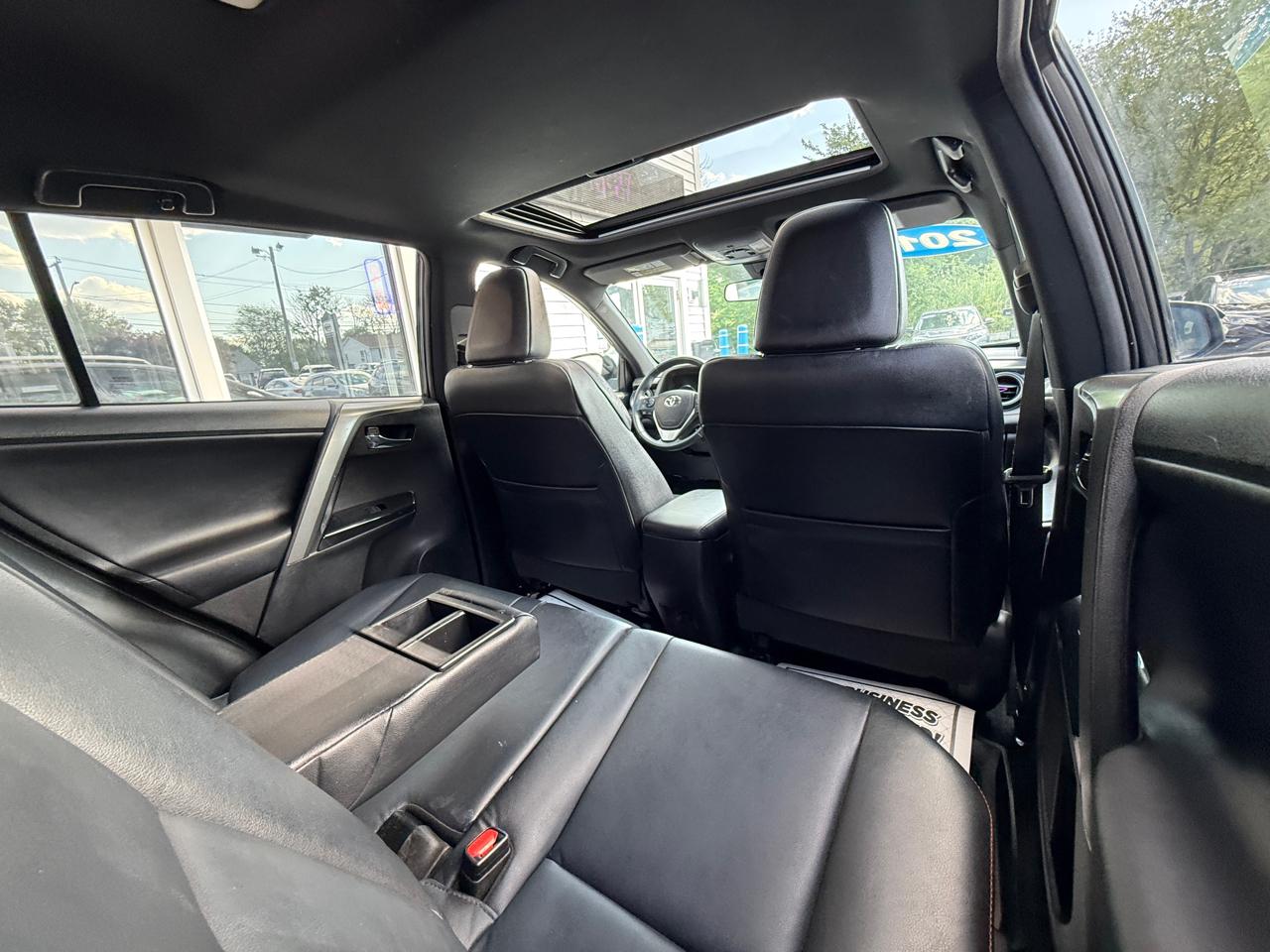 Toyota RAV4 SE AWD (Natl) 2017