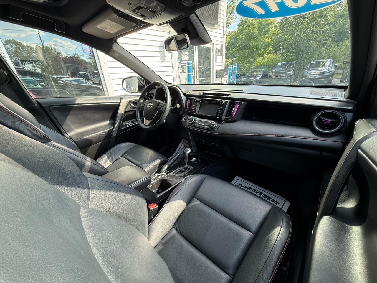 Toyota RAV4 SE AWD (Natl) 2017