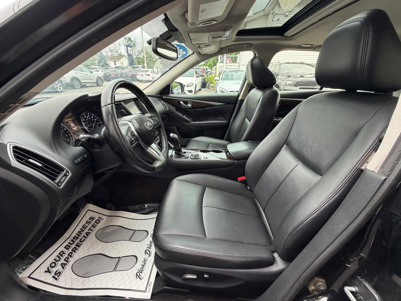 Infiniti Q50 3.0t LUXE AWD 2018