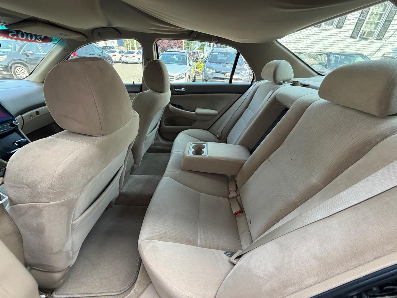 Honda Accord Sdn LX AT 2005