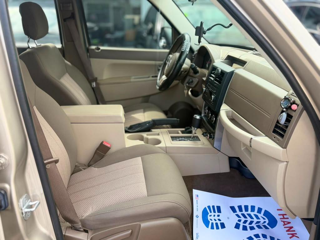 Jeep Liberty 4WD 4dr Sport 2011