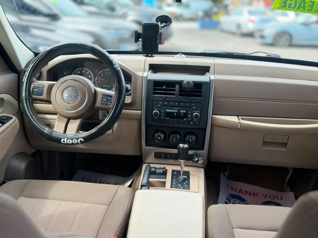 Jeep Liberty 4WD 4dr Sport 2011