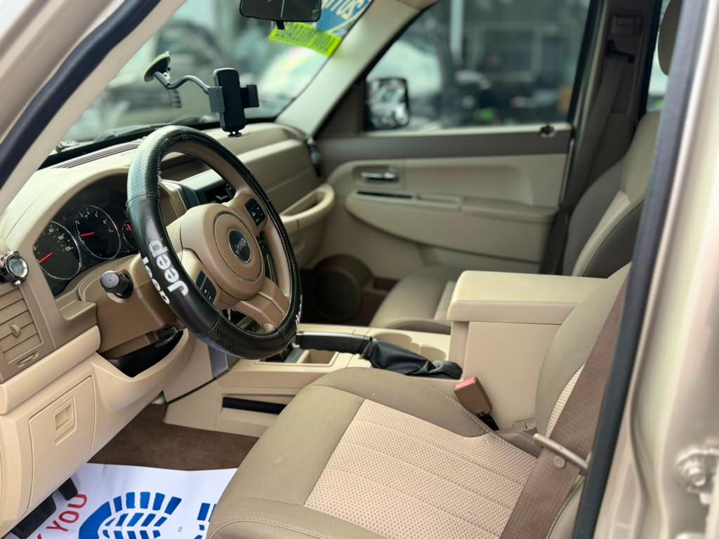 Jeep Liberty 4WD 4dr Sport 2011