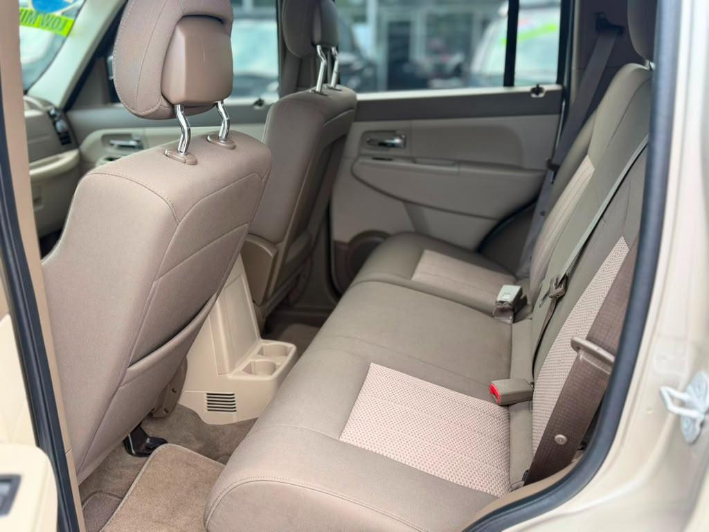 Jeep Liberty 4WD 4dr Sport 2011