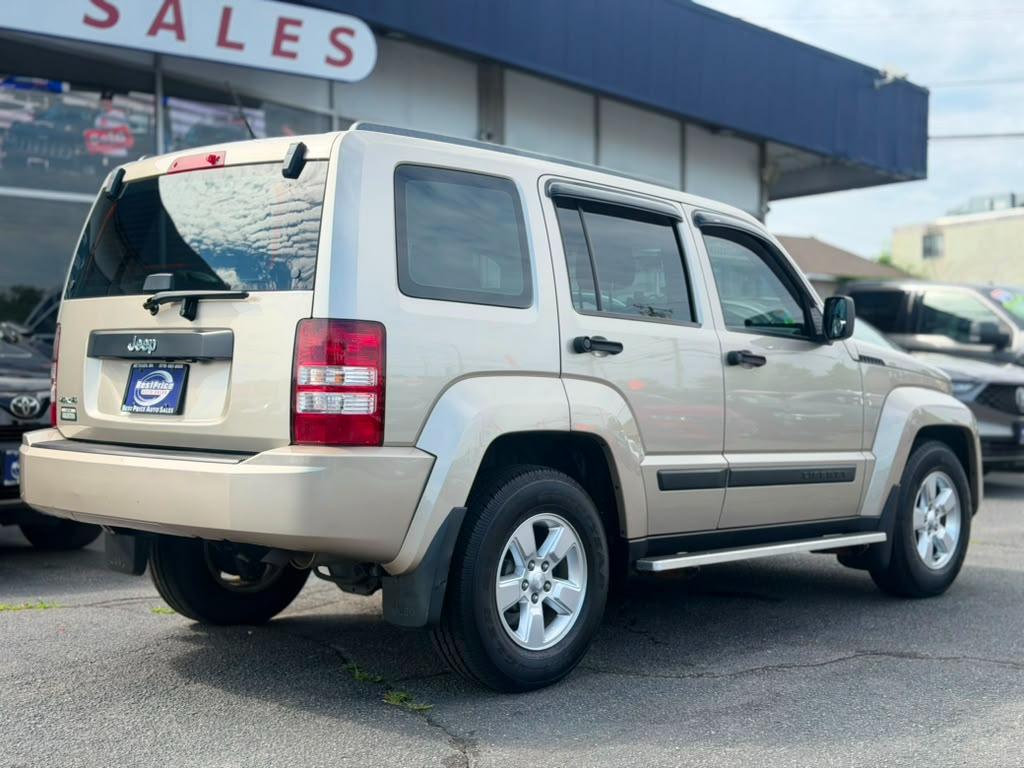 Jeep Liberty 4WD 4dr Sport 2011