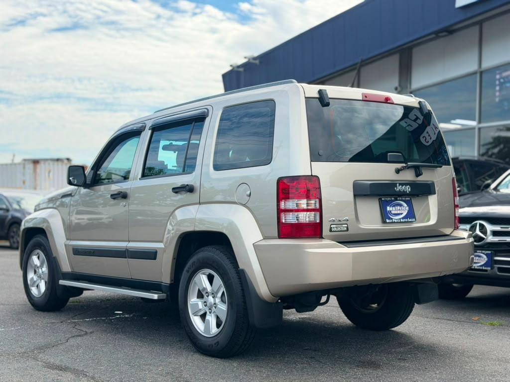 Jeep Liberty 4WD 4dr Sport 2011