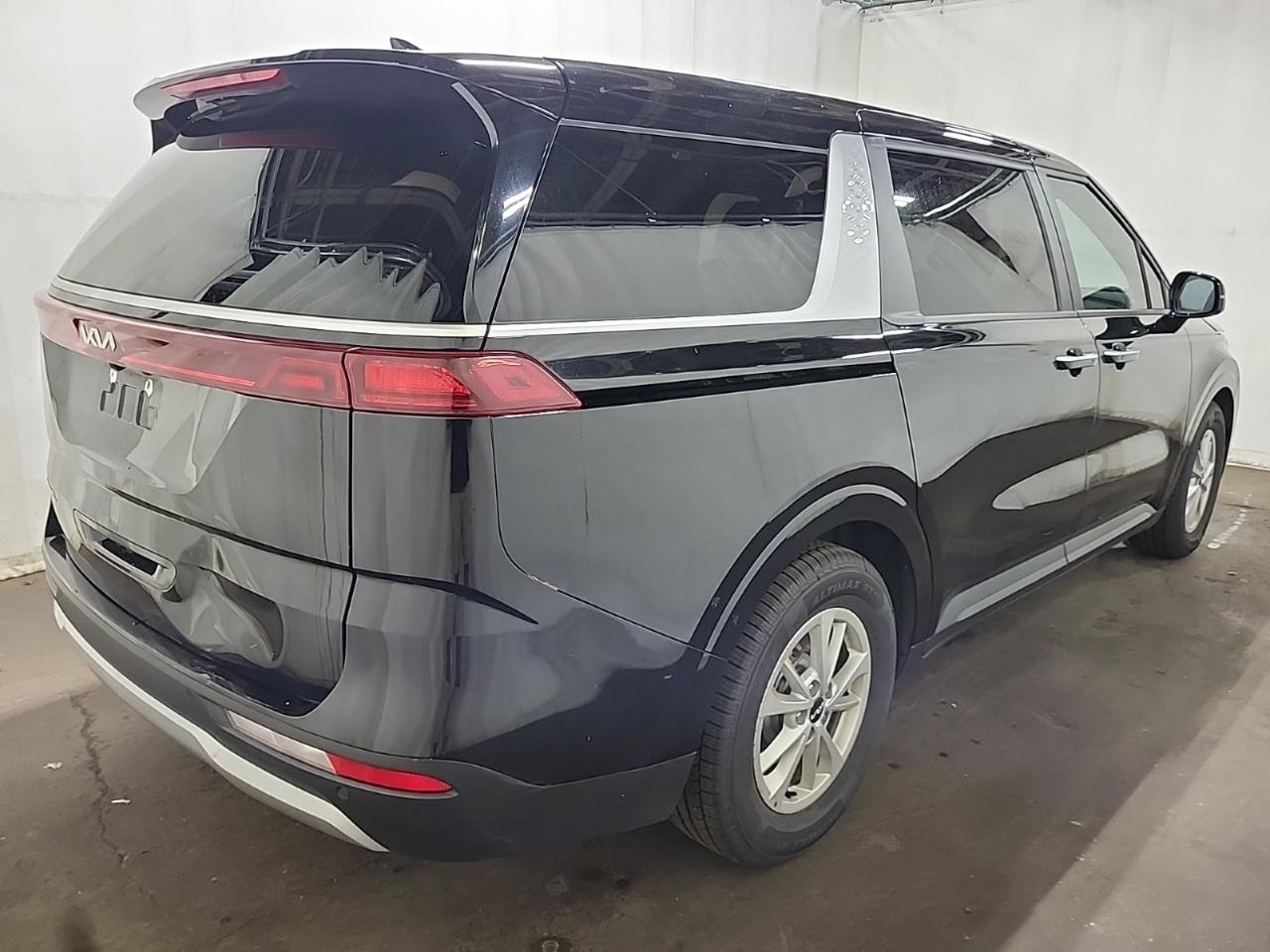 Kia Carnival LX FWD w/Seat Pkg 2024