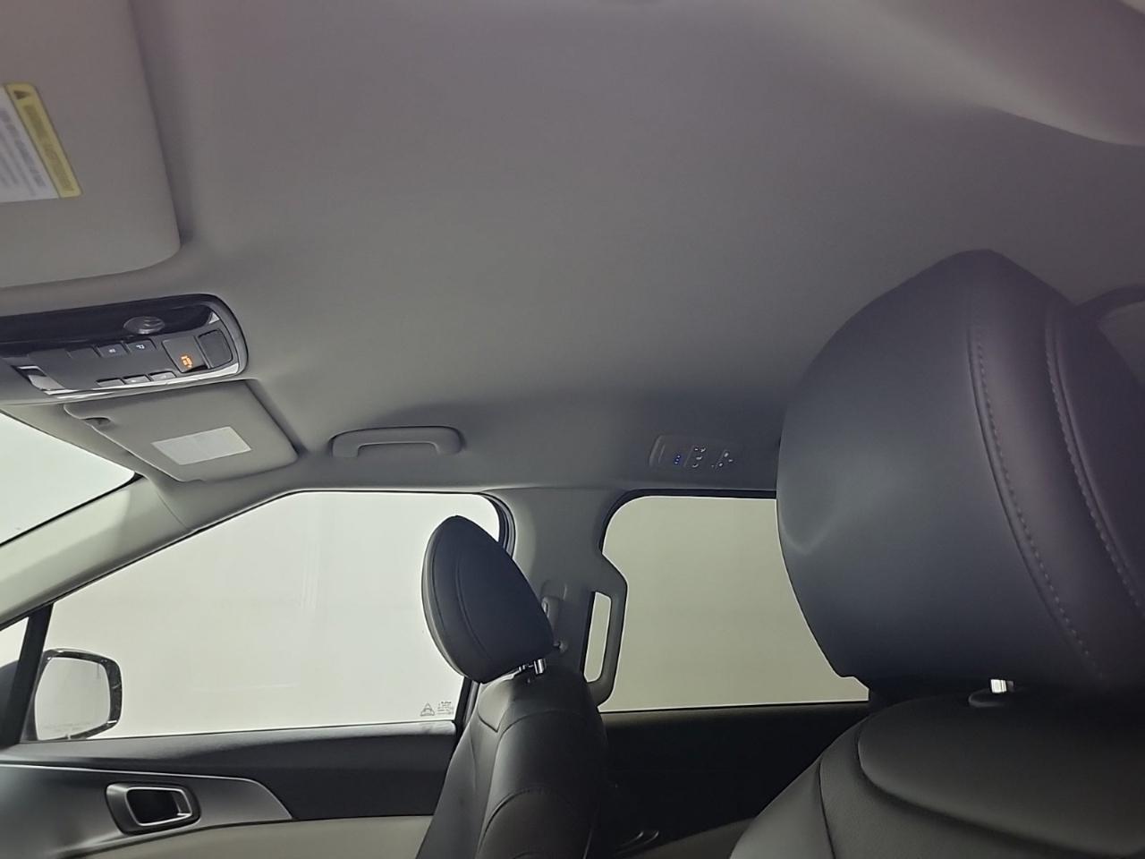 Kia Carnival LX FWD w/Seat Pkg 2024