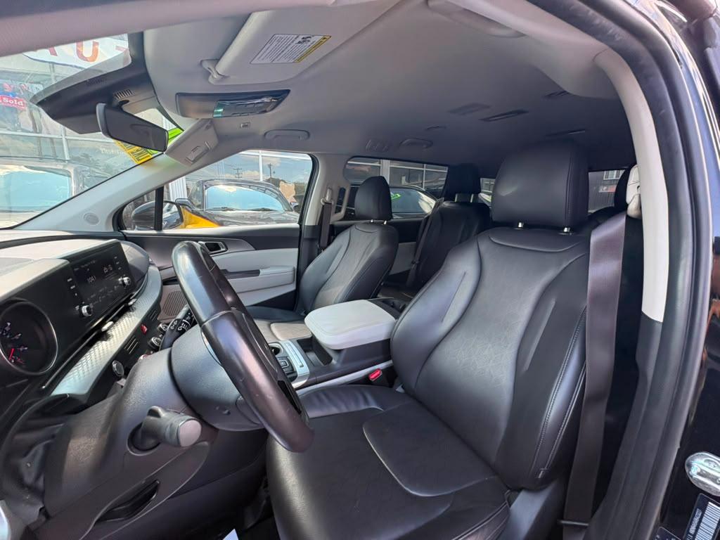 Kia Carnival LX FWD w/Seat Pkg 2024